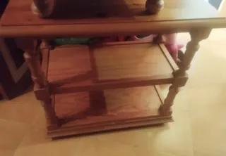 Mesa auxiliar de madera