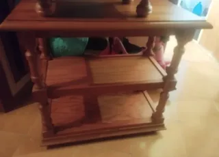 Mesa auxiliar de madera