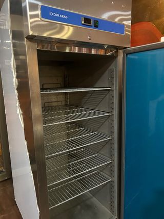 Armario Congelador COOL HEAD muy Nuevo