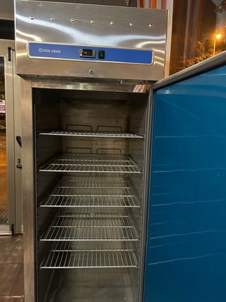 Armario Congelador COOL HEAD muy Nuevo