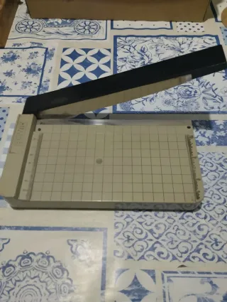 Guillotina mediana especial para filoestuches