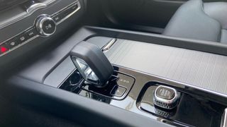 VOLVO XC60 2.0 B4 D PLUS DARK AUTO 5P