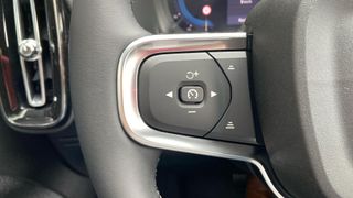 VOLVO XC40 2.0 B3 PLUS DARK AUTO 5P