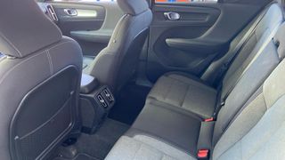 VOLVO XC40 2.0 B3 MHEV CORE DCT 5P