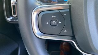 VOLVO XC40 2.0 B3 MHEV CORE DCT 5P