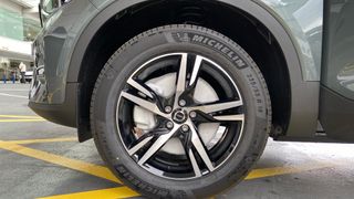 VOLVO XC40 2.0 B4 MHEV PLUS DARK DCT 5P