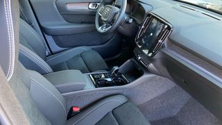 VOLVO XC40 2.0 B3 MHEV PLUS DARK DCT 5P