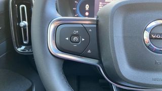 VOLVO XC40 2.0 B3 MHEV PLUS DARK DCT 5P