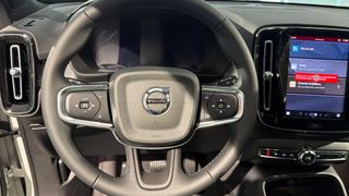 VOLVO XC40 2.0 B3 PLUS DARK AUTO 5P