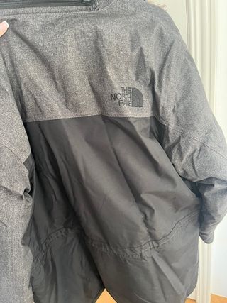 Abrigo The North Face gris y negra