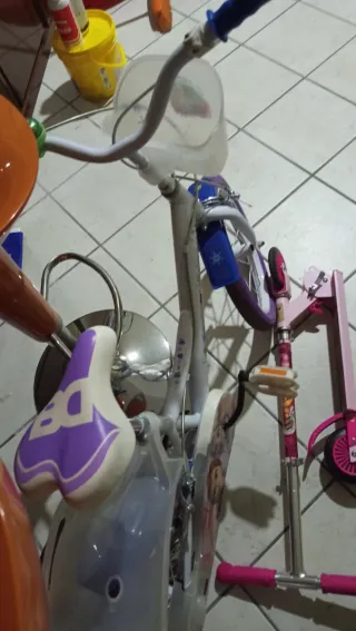 Bici Frozen e monopattino bambina