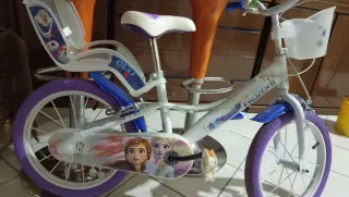 Bici Frozen e monopattino bambina