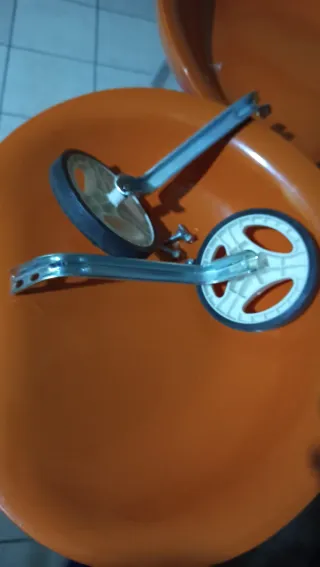 Bici Frozen e monopattino bambina