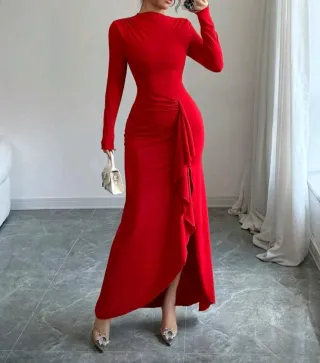 Vestido rojo largo con volantes