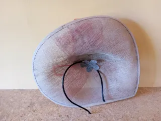 Tocado diadema flores y plumas