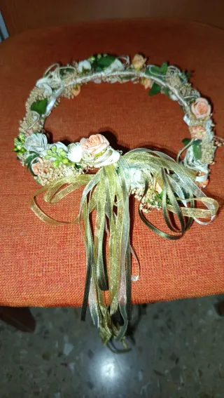 Tiara de flores y cintas