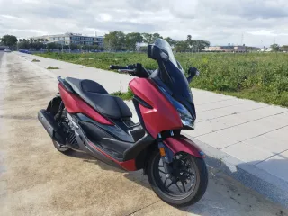 Honda Forza 125 sin ningún  arañazo ni caída.