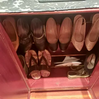 Mueble zapatero de madera caoba