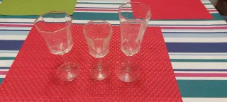 Juego de copas (12 unidades) de 3 tamaños.