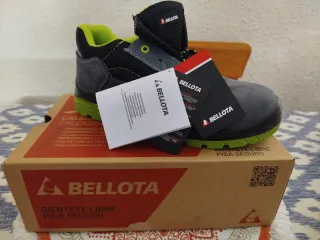 Zapatos de trabajo Bellota sin estrenar.