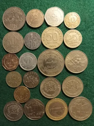 Lotto 34 monete Asia e Medio Oriente