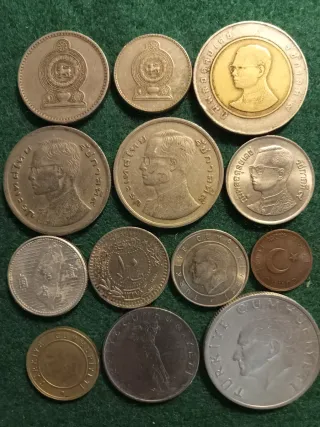 Lotto 34 monete Asia e Medio Oriente