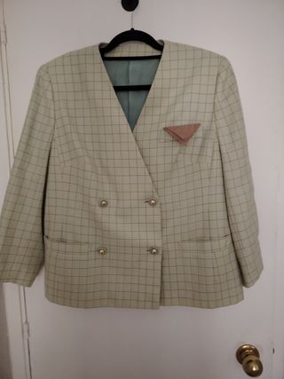 Traje de mujer cuadros verde y dorado