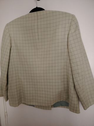 Traje de mujer cuadros verde y dorado