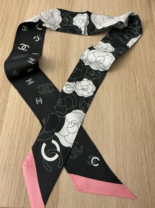Foulard in seta Chanel con confezione regalo