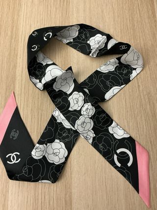 Foulard in seta Chanel con confezione regalo