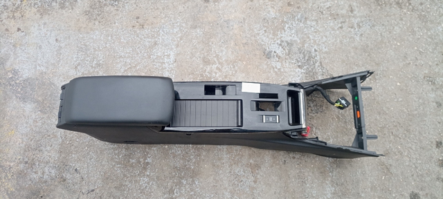 APOYABRAZOS CENTRAL CITROEN C4 BERLINA 1.5 HDI 13