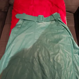 Falda original verde con cinturón