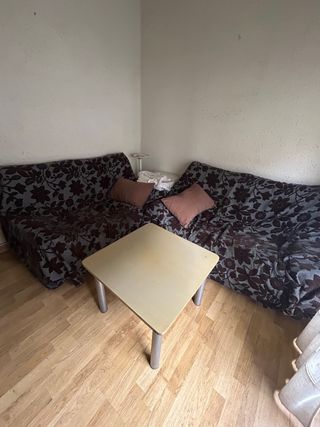 Set di due poltrone e tavolino