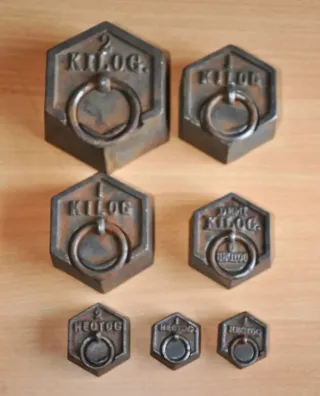 Pesos antiguos de balanza (hierro fundido)