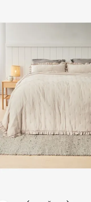 Edredón puntos y volantes zara home