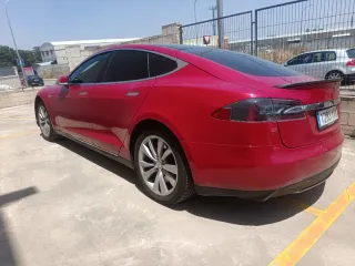 Tesla Model S 2015