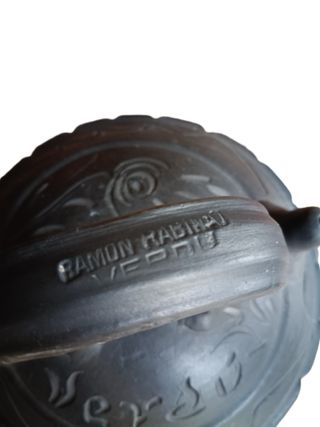 Botijo Verdú de cerámica negra