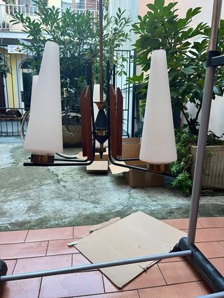 Lampadario vintage Stilnovo in legno vetri opalini