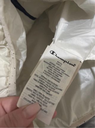 Piumino Champion beige e nero