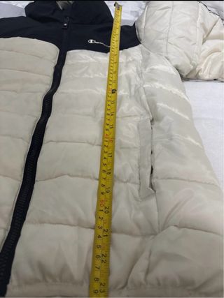 Piumino Champion beige e nero