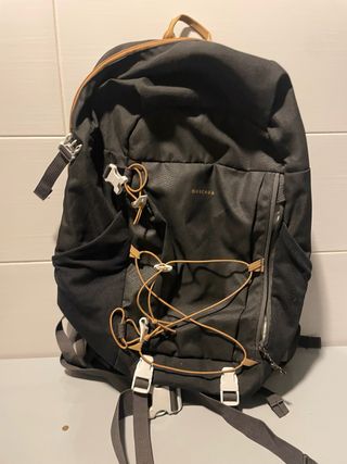 Mochila Quechua 30L Negra y Marrón