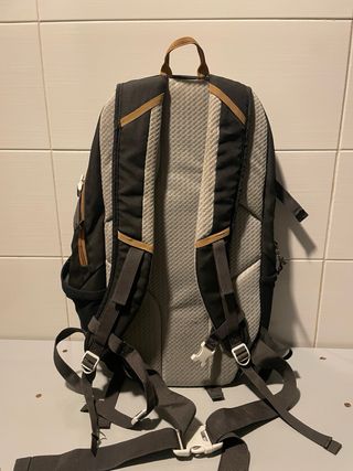 Mochila Quechua 30L Negra y Marrón