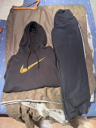 Conjunto deportivo Nike sudadera y pantalón