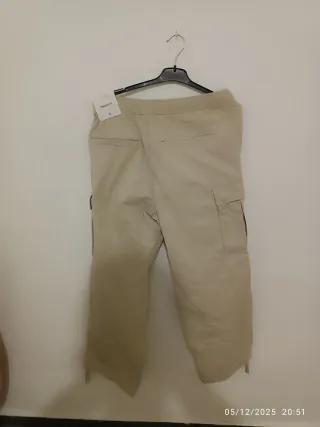 Pantalones cargo beige talla M