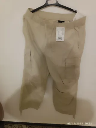 Pantalones cargo beige talla M