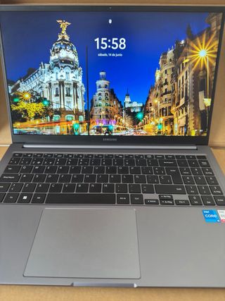 Portátil Samsung Book Gris