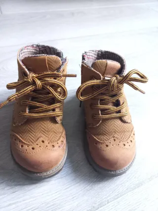 Scarpe bimbo marroni con lacci