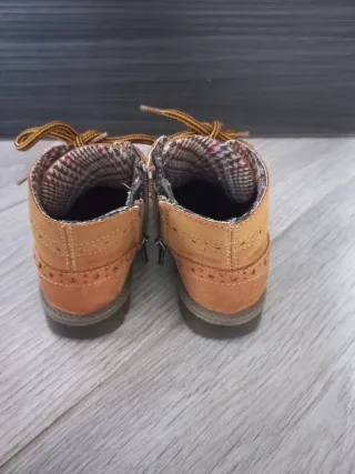 Scarpe bimbo marroni con lacci