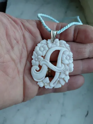 Ciondolo Cammeo Lettera A + Laccio omaggio