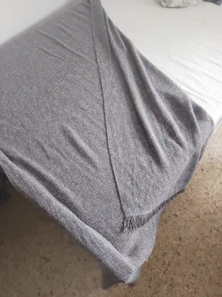 Manta decorativa gris